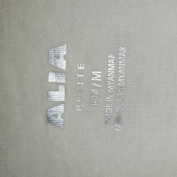 Alia Petite Size MP White Long Sleeve Women's Top Rhinestones Excel. Cond. - Picture 3 of 6